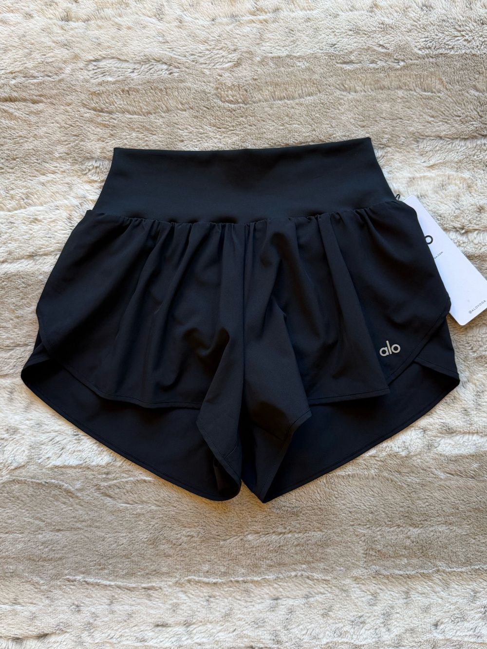 NWT💕RARE ALO Gold Medal Short in Black Size XS - Picture 5 of 13